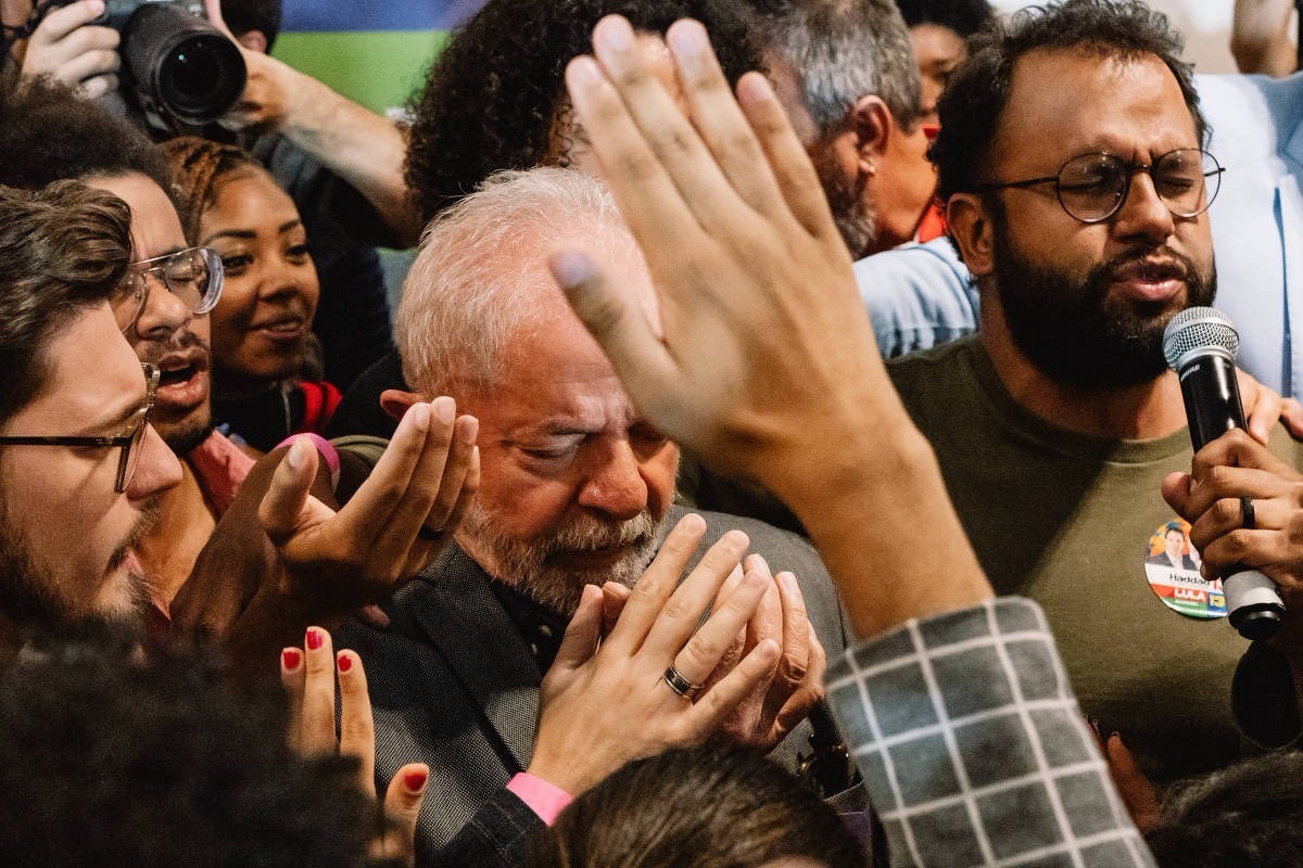 Apocalipse nos Trópicos: Petra Costa retrata o domínio evangélico na política