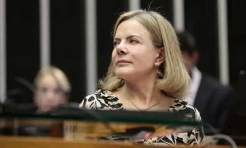 Culto político: Gleisi organiza encontros para curar rejeição de Lula entre evangélicos